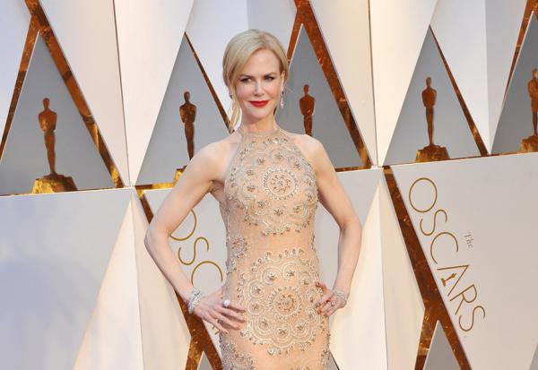 55歲練出田字腹肌，又不犧牲享受美食的樂趣！妮可基嫚的80/20飲食法