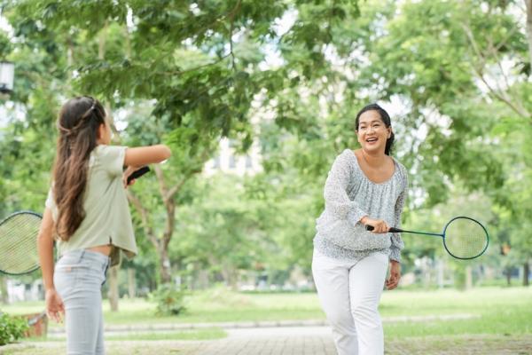 打羽球多活5.2年！丹麥研究：運動有「玩伴」，長壽又快樂