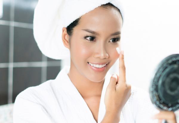 眼部減齡必學！修飾眼尾下垂的清透感彩妝