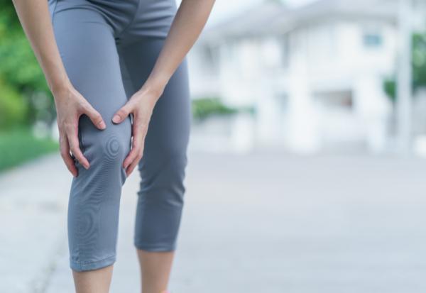 膝蓋不適，怎麼練肌力改善？珍珍教練：別急著深蹲，3階段找回下半身正確出力法