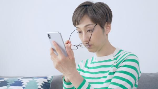 照護線上｜該做老花雷射手術嗎？會有後遺症嗎？有近視可做嗎？9大疑問一次解析