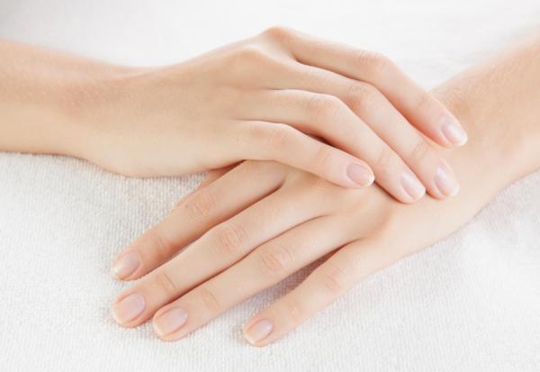 指甲發亮，表示一個人整體狀態愈好！3個保養重點，從指尖到全身都健康