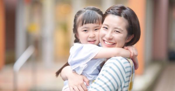 每個孩子的誕生都是來療癒父母的：我們都以為自己在教孩子，但其實是孩子治癒了我們