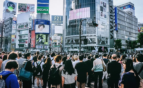  「先顧好自己，才能幫助別人」疫情肆虐下，人們自私的行為其實也是為了群體和諧