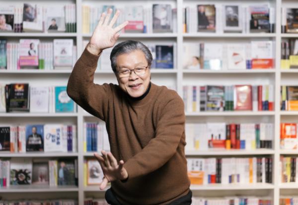 大腸癌後17年仍活力滿滿的秘訣！楊烈：心情放輕鬆、享受熱愛的事，人生光環要自己創造