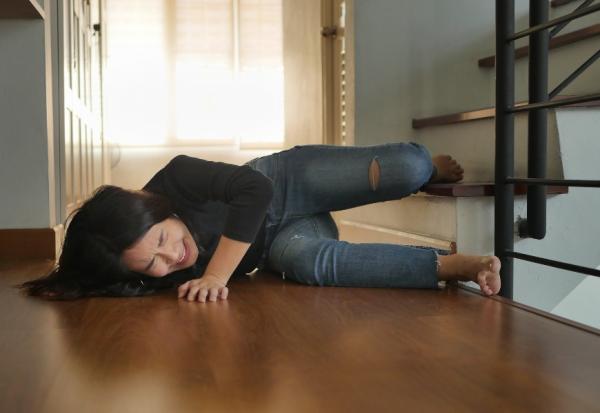 一人在家身體有緊急狀況怎麼辦？3個家中常見意外的救命術