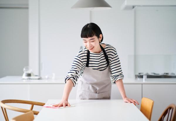 非慣用手擦桌子、拿掃把掃地，能幫大腦抗老？做家事的3個好處：消耗熱量又紓壓，還能預防失智！