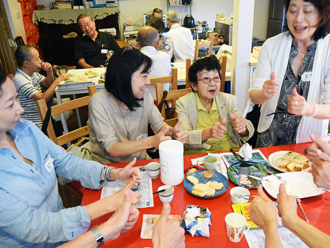 日本失智咖啡館，讓辛苦的照護工作變成溫暖的下午茶時光