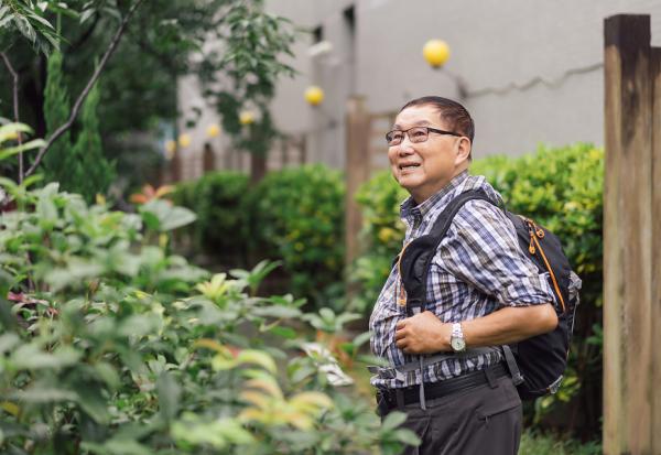 40歲後旅行超過80國！資深背包客陳榮芳：一個人無拘無束玩到老，才是真正的自由行