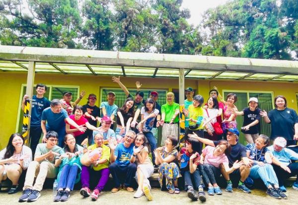 在老同學面前，不需要任何偽裝！臺大校友初心關懷協會：同學是最真摯的「老伴」，讓50後的人生不孤單