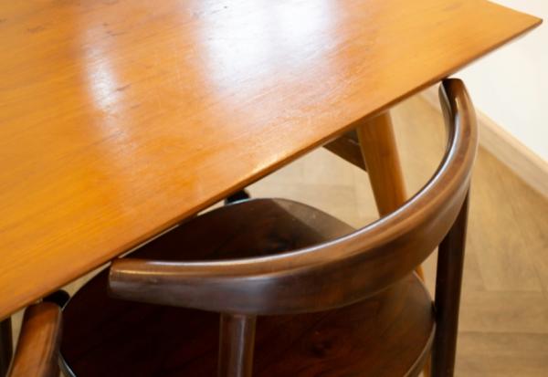 想在家裝扶手，但怕看起來像醫院？建築師林嘉慧：善用木作家具就行，4招做美美的「隱形扶手」 