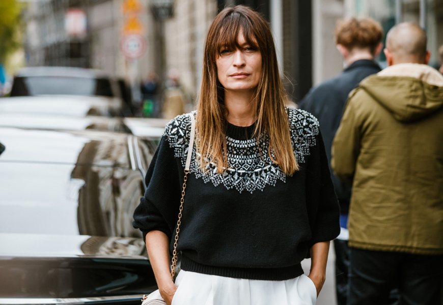隨性就美！47歲名模Caroline de Maigret：法式時尚的精髓，是「節制」使用美的元素