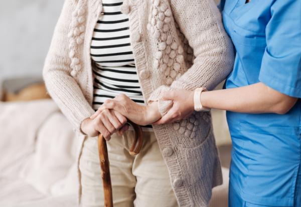 護理之家、安養中心、養護中心有何不同？費用、服務項目一次看懂