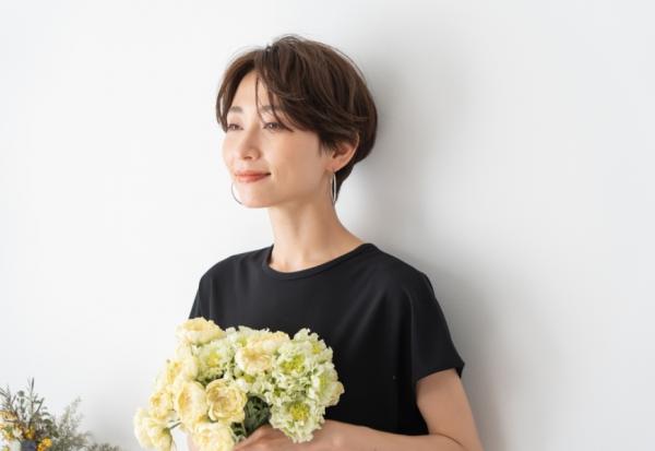 中年後宜化最淡的妝、穿最舒服的衣服和鞋子！張小嫻：時光給人一頭白髮，卻也教會我知識與品味