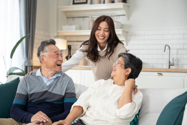 苦苦相勸長輩卻充耳不聞，如何讓他們接受好的建議？不輸給詐騙集團的陪伴5技巧，互動舒服才可能滴水穿石