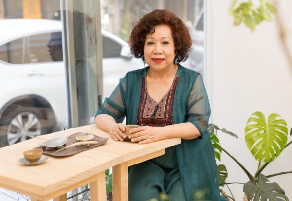 生活看似風光，60歲單身每天摸黑回家，寂寞嗎？黃越綏：結婚或單身與是否幸福無關，你要成為自己的光