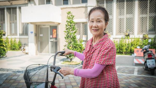 81歲還在照顧獨居老人，陳惠菁：因為快樂 