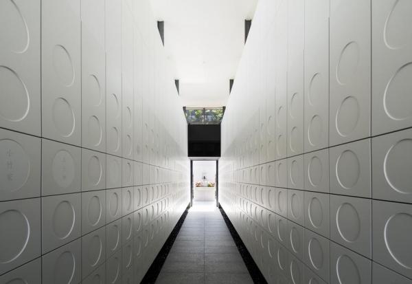 未來趨勢，掃墓不應太奔波！東京住宅區的秀明寺，讓已故親人住在最近的最美建築