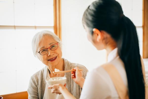 顛覆對失智症的想像！荷蘭研究：失智者可以是積極的，依然擁有適應力與幸福感，家屬如何接受他們的新自我？