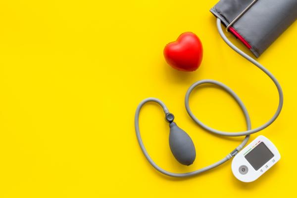 倒楣時一次得5種病？診斷出高血壓那天就該改變！3件事逆轉血管老化，避免中風、視網膜病變、腎衰竭找上門