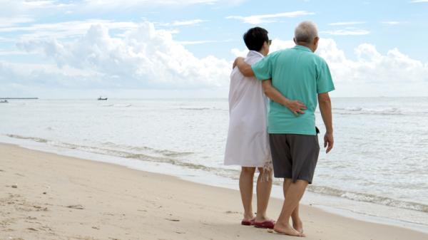 《佐賀超級阿嬤》作者：照顧長輩很辛苦，傻一點才能更快樂