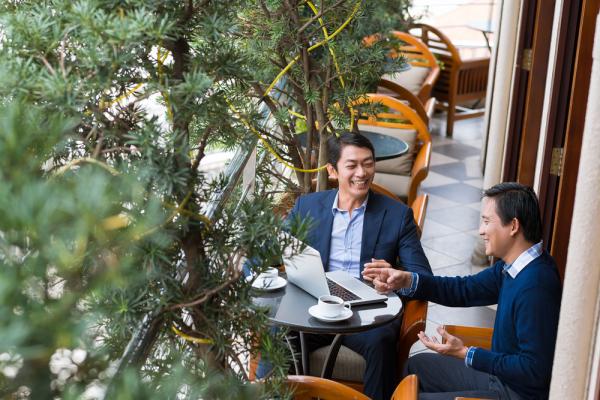 熟男覺醒：培養工作外的「非正式關係」，才是幸福關鍵