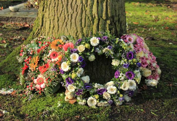 樹葬、花葬、海葬，可能免規費還有獎勵金！環保葬形式、優惠，一次看懂