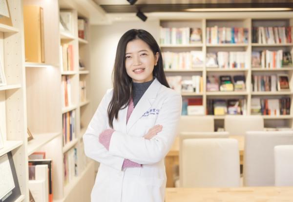 PODCAST | 50+Talk ep57. 鄧雯心醫師：大吃大喝後小腹怎麼瘦？給更年期女性的年後瘦身指南