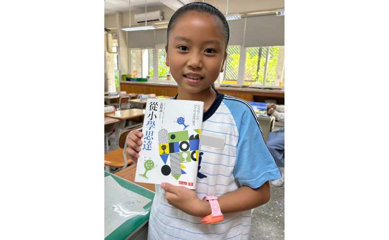 學思達教學法實例》寫親手信給小一新生、逐一打電話給家長，低年級第一線教師揭「班級經營心法」