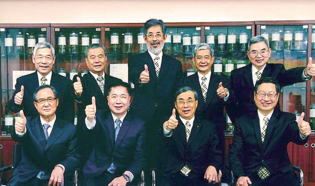 9條好漢50年情誼！打造台灣生技製藥天團｜《一代藥學人的突圍》