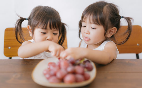 想讓孩子間和睦相處，並不是教他們「禮讓」而是要學會「愛」