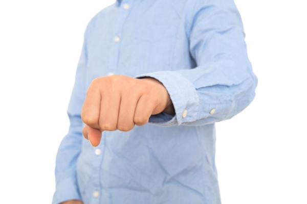 40後腦檢查有2成異常！醫師：手握拳、多吃青背魚，改善血流與動脈硬化 