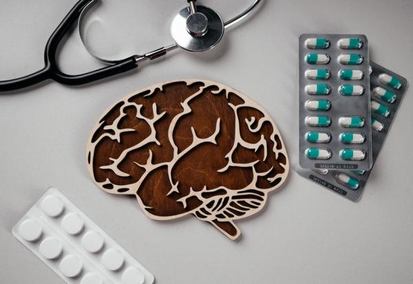 美國FDA核准阿茲海默失智新藥Lecanemab，延緩病程3年！有何療效與副作用？