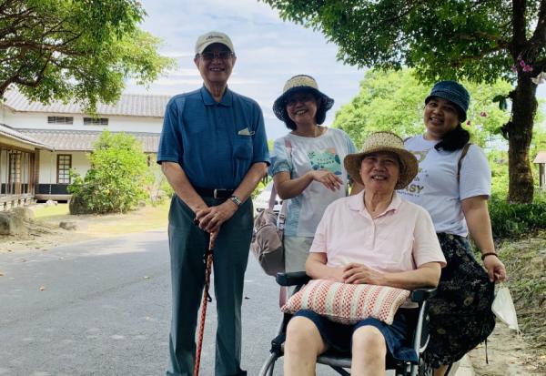 外籍看護照顧中風媽媽6年沒逃跑，還讓全家有笑容！這個家庭如何與看護相處，幫助彼此成為神隊友？