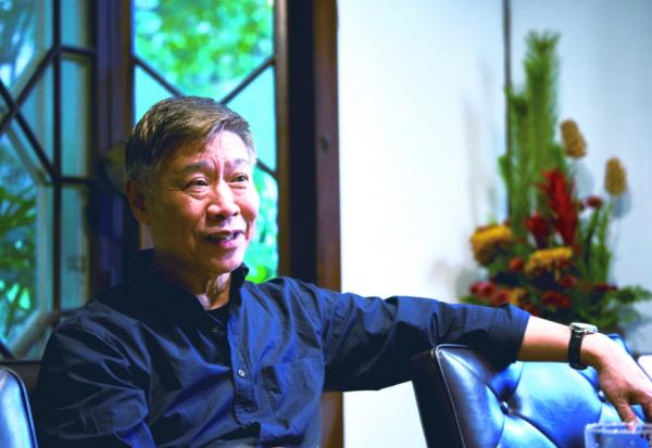 父親猝逝、母親急救無效留遺憾，京劇大師朱陸豪如何陪癌末姊姊圓滿告別人生？