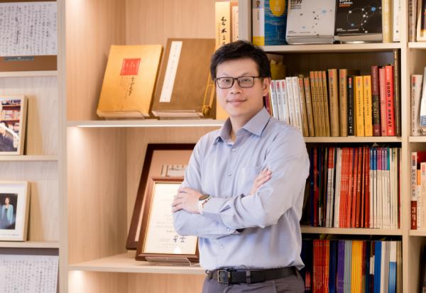 PODCAST | 50+Talk ep77. 保健食品真的有吃有保庇？生技公司研發長洪偉盛：功效、成分還有安全性，是選購保健食品前你應該知道的事