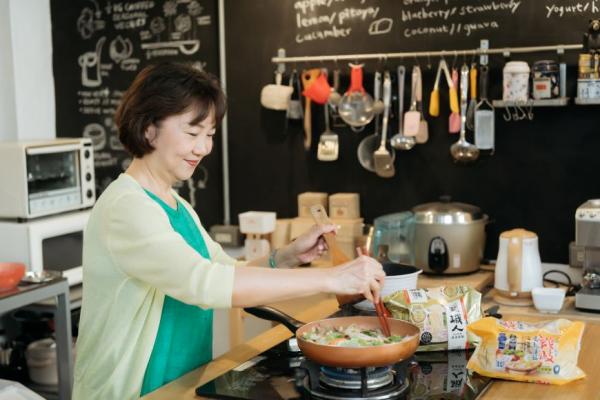 再忙，也要給自己一段吃飯獨處的時光！《50+》讀者簡碧慧示範：如何10分鐘搞定一鍋到底的料理？