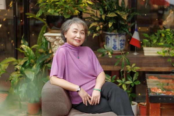 中年以上、老年未滿有點尷尬？余宜芳：不染髮了，用不追求「逆齡」的自由，探索人生下半場好玩的迷宮