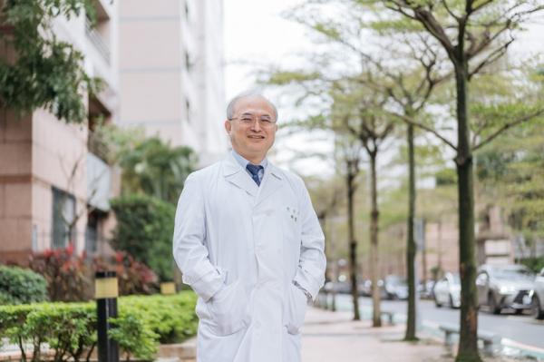 台大醫院院長看遍無數長者的健康體悟！吳明賢：心若大，事情就小！心若小，事情就大
