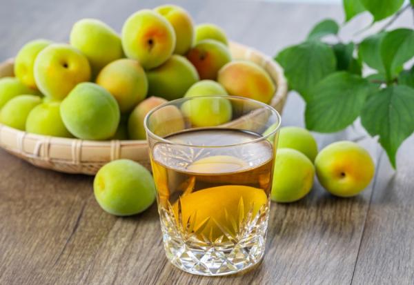 梅子季節來了！自己釀梅酒有哪些好處？解膩助消化、改善動脈硬化，還很有儀式感 