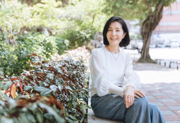 60歲告別主播台，轉行當心理諮商師！靳秀麗：幸福不是退休養老，「生產老化」活出無憾人生