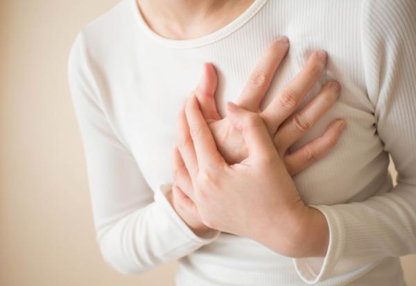 更年期胸悶，是心臟出問題嗎？吳欣岱醫師：了解胸痛可能原因、防心肌梗塞