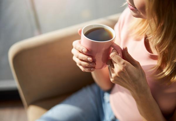 每天1～2杯咖啡，有助降低失智風險！深焙或淺焙，哪種防大腦衰退效果更佳？