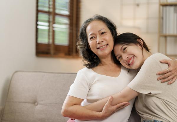 洪雪珍：父母什麼樣的行為會被當成情緒勒索？整天催兒女回家、老喊「我要死了」盼孩子關愛