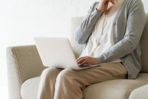 50多歲長照臥床先生，人生最脆弱時被騙幾百萬！常見的「軍官詐騙」，為何手法不高明仍騙得到錢？ 