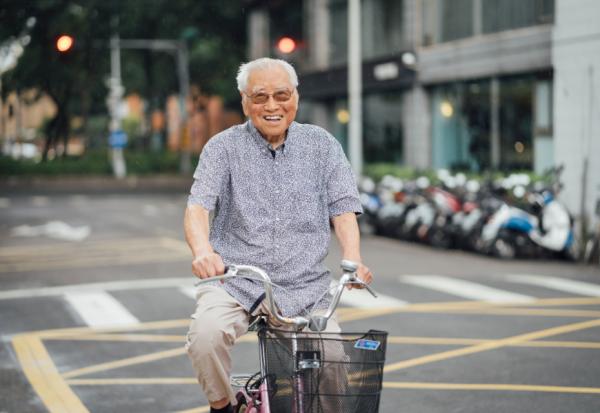 103歲天天睡得好！孫立德的開朗日常：每日騎單車、每小時讀書 