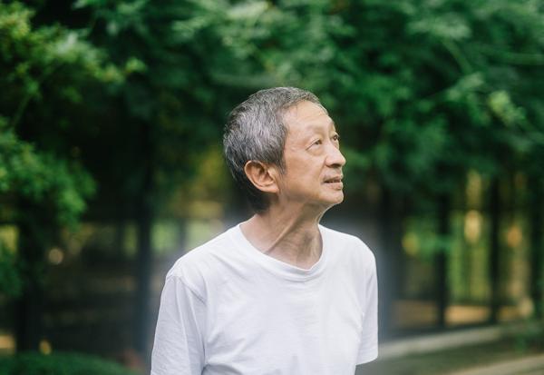 信手寫字、打拳修行、簡單吃飯……舒國治：中年後宜過清閒的日子，不讓體力被煩擾的事消耗