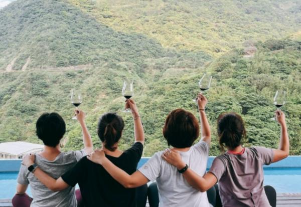 中年二度就業當導遊，把玩變成工作！吳怡蓓：媽媽要對自己有信心，把小孩帶大後，其他工作都變簡單了