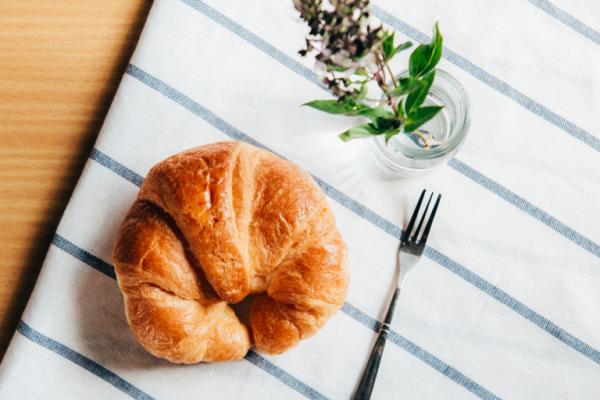 週末輕鬆揉麵糰，為每天早晨準備熱騰騰的現烤麵包