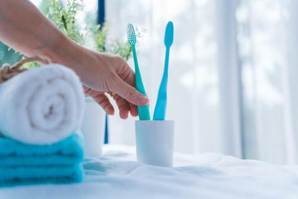 不想老後臥床，關鍵在刷牙！糖尿病醫師：40歲後，請開始「牙齦按摩」